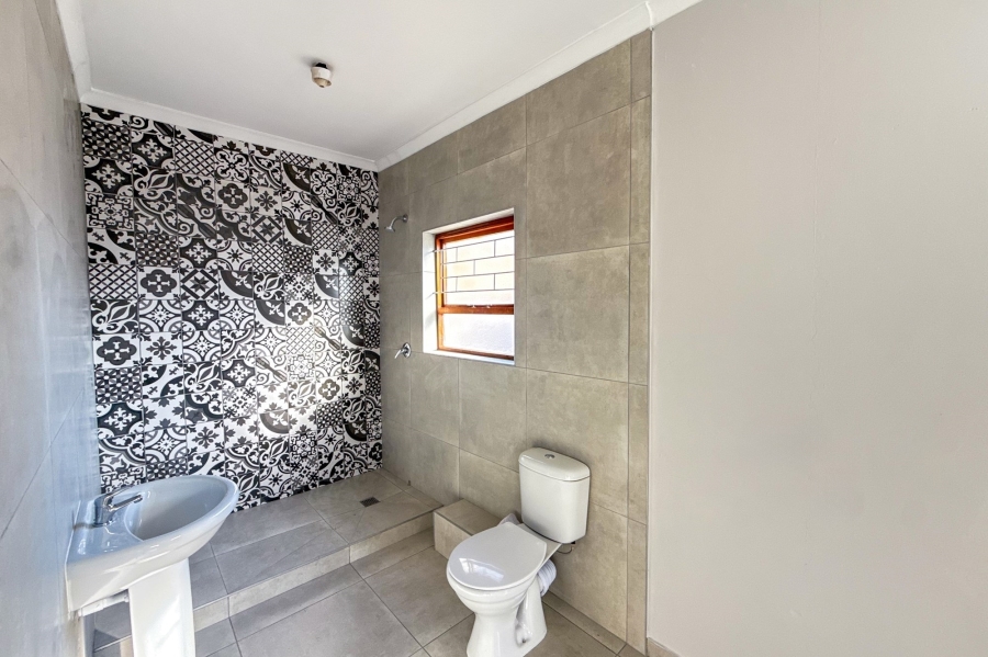 5 Bedroom Property for Sale in Monte Vista Western Cape